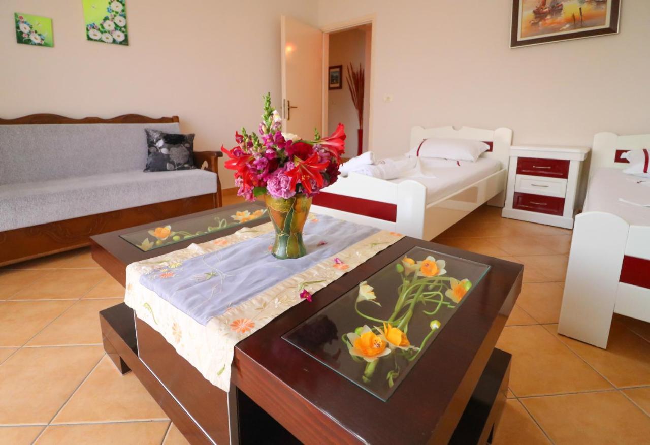 Apartments Vila Roboci Sarande Exterior photo
