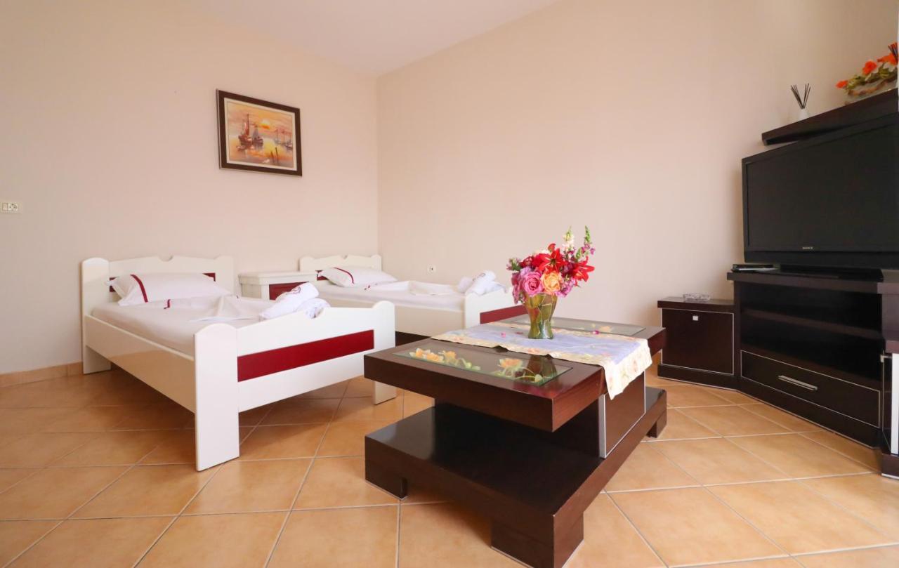 Apartments Vila Roboci Sarande Exterior photo